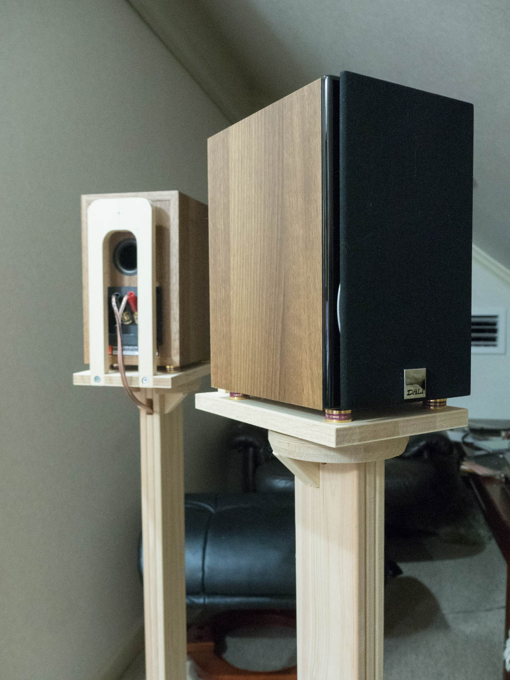 speaker stand for Dali Pico